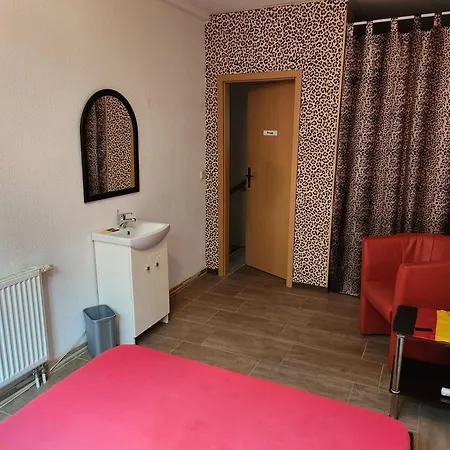 Halle, Top -Preise, 79 Qm Sd Fewo, Eg, Wahlweise Mit 1- 3 Dz, Tv Lounge, Kueche, Bad Wc Einfach Und Gut, Langzeitmieter Vb Preise Галль Экстерьер фото