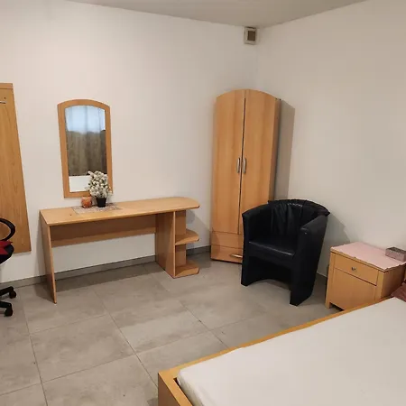 Halle, Top -Preise, 79 Qm Sd Fewo, Eg, Wahlweise Mit 1- 3 Dz, Tv Lounge, Kueche, Bad Wc Einfach Und Gut, Langzeitmieter Vb Preise Галль Экстерьер фото
