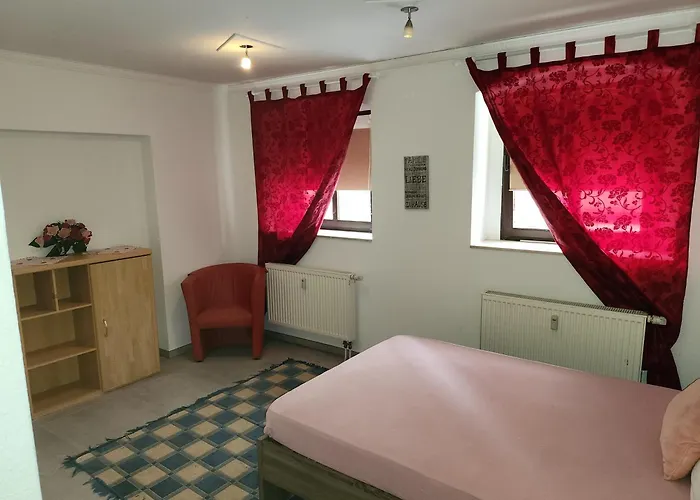 Halle, Top -Preise, 79 Qm Sd Fewo, Eg, Wahlweise Mit 1- 3 Dz, Tv Lounge, Kueche, Bad Wc Einfach Und Gut, Langzeitmieter Vb Preise