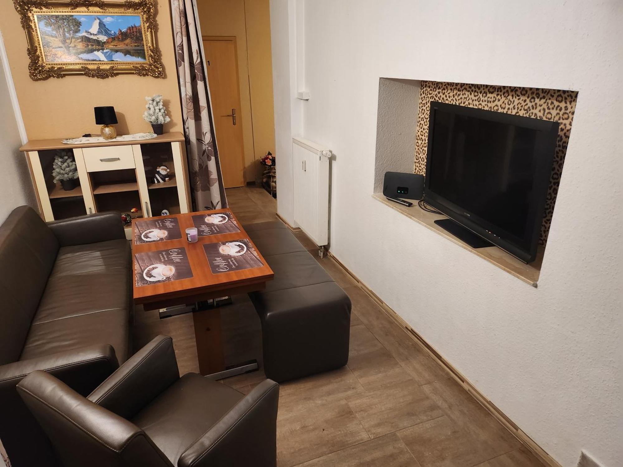 Halle, -preise, 79 Qm Sd Fewo, Eg, Wahlweise Mit 1- 3 Dz, Tv Lounge, Kueche, Bad Wc Einfach Und Gut, Langzeitmieter Vb Preise