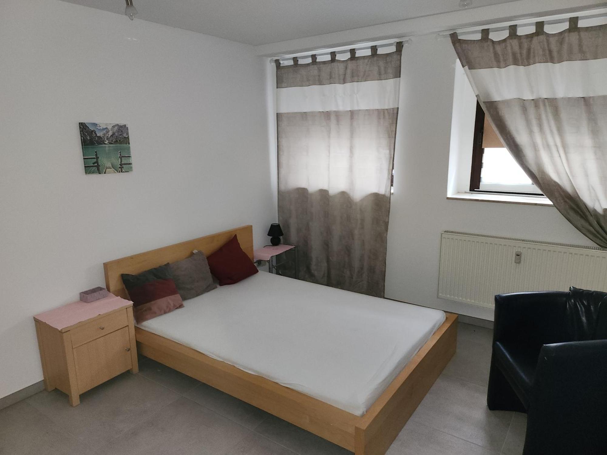 Halle, -preise, 79 Qm Sd Fewo, Eg, Wahlweise Mit 1- 3 Dz, Tv Lounge, Kueche, Bad Wc Einfach Und Gut, Langzeitmieter Vb Preise Apartment