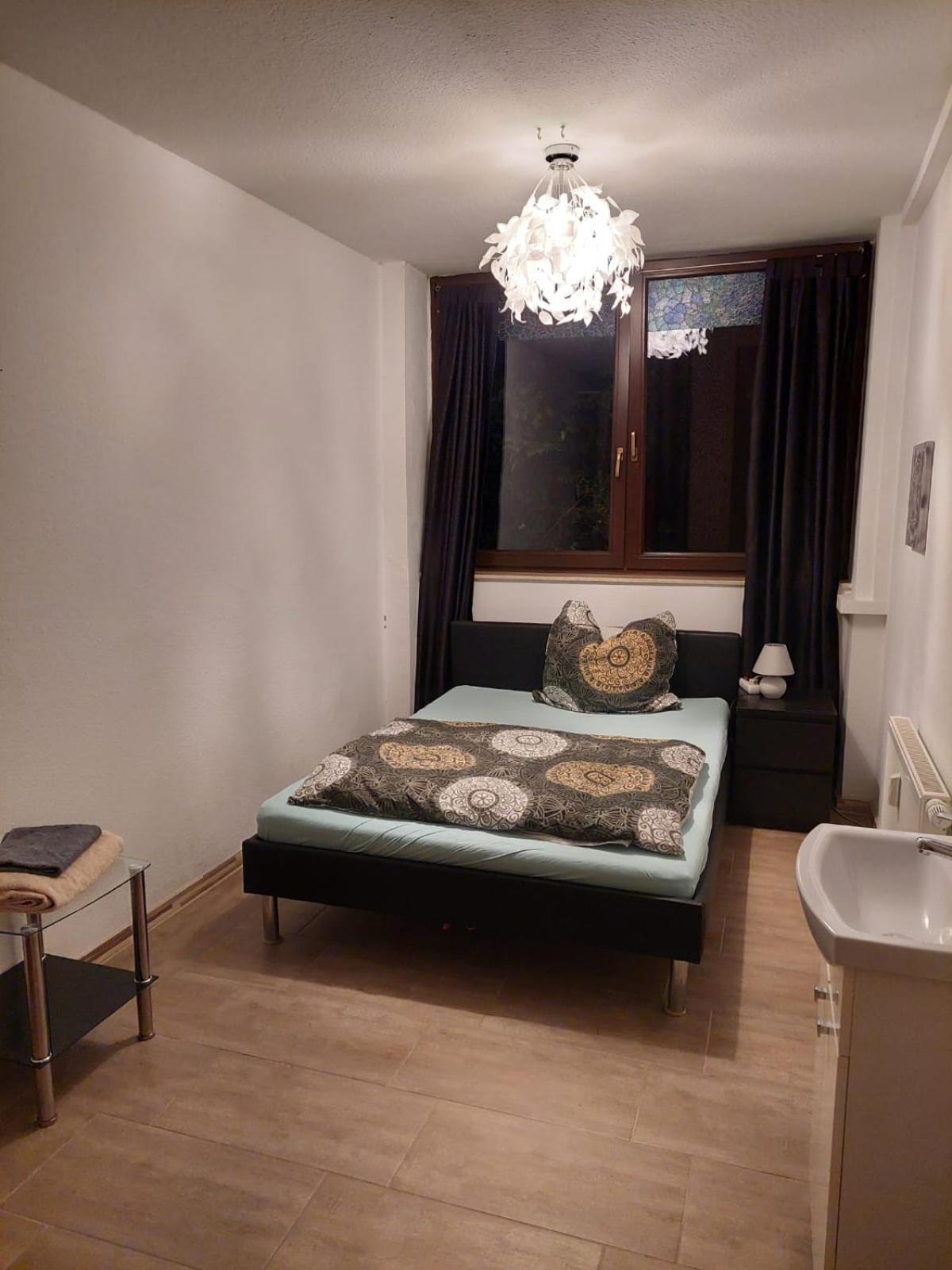 Halle, -preise, 79 Qm Sd Fewo, Eg, Wahlweise Mit 1- 3 Dz, Tv Lounge, Kueche, Bad Wc Einfach Und Gut, Langzeitmieter Vb Preise * Halle (Saale)