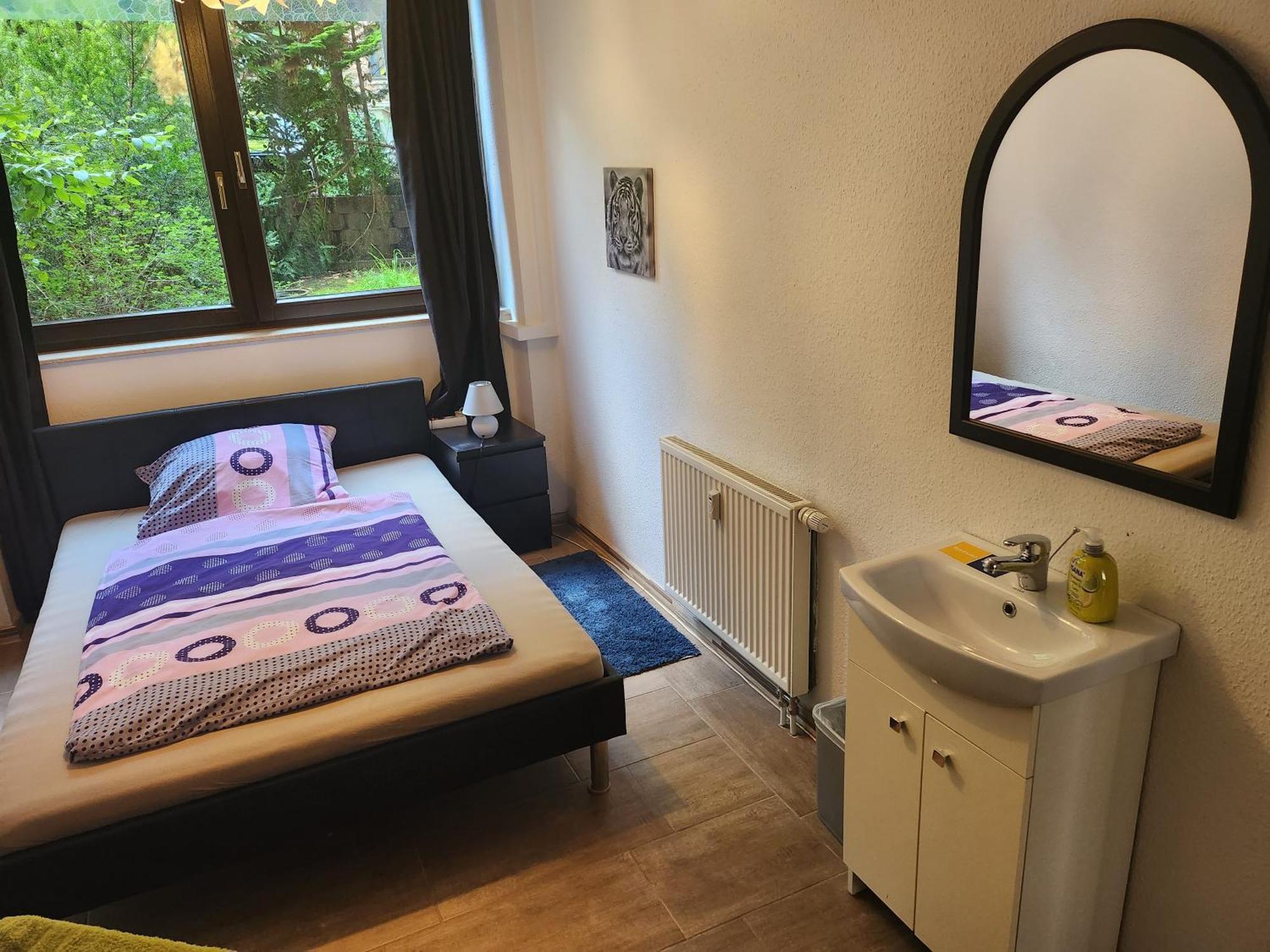 Halle, -preise, 79 Qm Sd Fewo, Eg, Wahlweise Mit 1- 3 Dz, Tv Lounge, Kueche, Bad Wc Einfach Und Gut, Langzeitmieter Vb Preise *